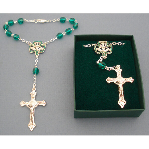 Green Bead Auto Rosary w/Claddagh ctr./silver-plt.
